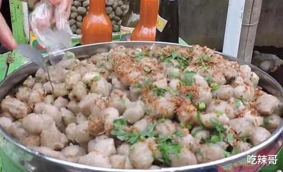 「」女子校园门口卖小吃，1元1个味道好，Q弹超萌一放学就卖光