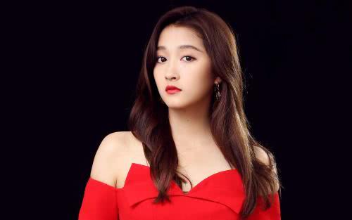 [王子文]22岁关晓彤与32岁王子文同台，看到两人的坐姿，才知差别在哪