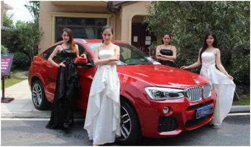 [豪车]80多个美女提一辆豪车，场面“乱作一团”，销售：这辈子没见过