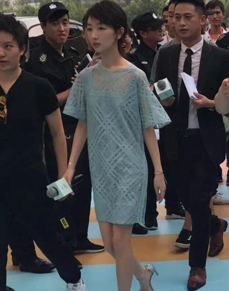 王丽坤|现实中瘦成一片纸真的好看吗？看到王丽坤真实模样再也不想减肥了