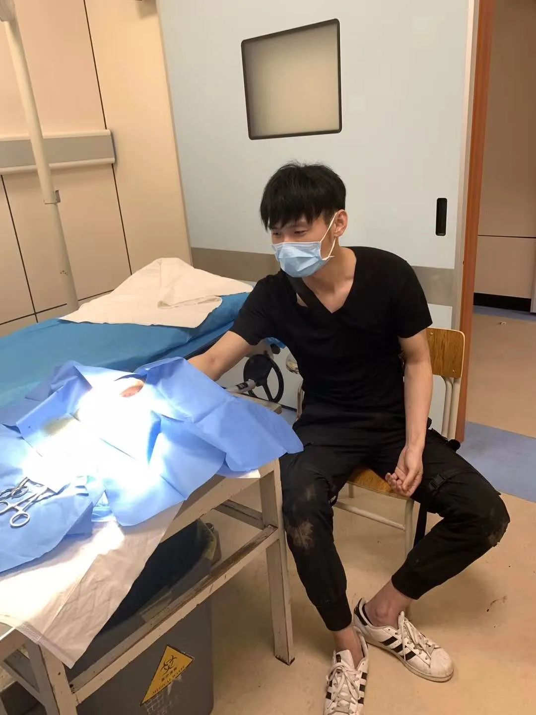 【辅警】乐清一赌博窝点被端！激烈搏斗中，一辅警滚下山坡……