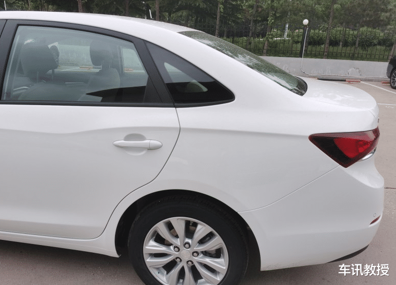 「别克英朗」取消三缸，复产1.5L四缸的别克英朗，4月重回第三名狂销30643辆！