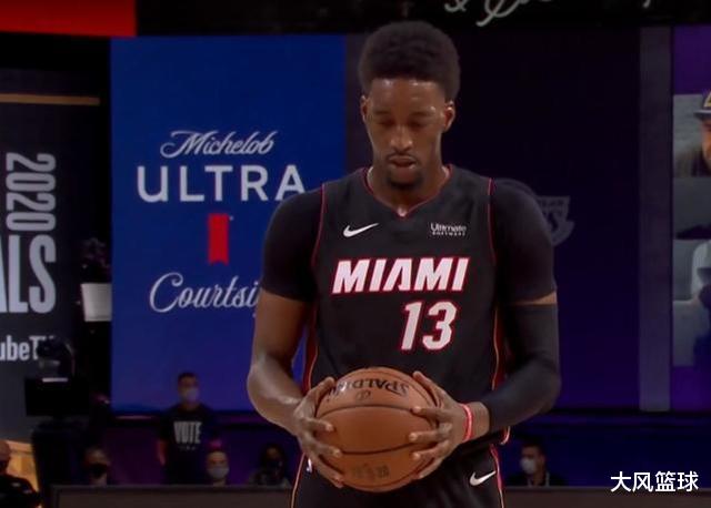 戴维斯|满脸失落！8中2轰8分，在场输12分，不是你没实力而是浓眉太难缠