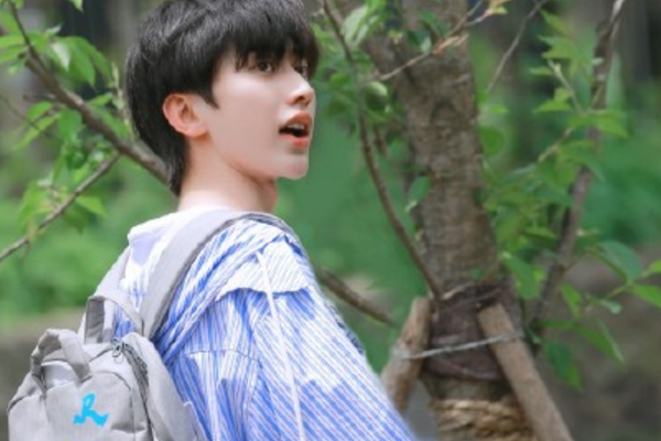 「维多利亚的秘密」《奔跑吧》睡衣趴：蔡徐坤精致，沙溢接地气，何穗不愧为维密天使