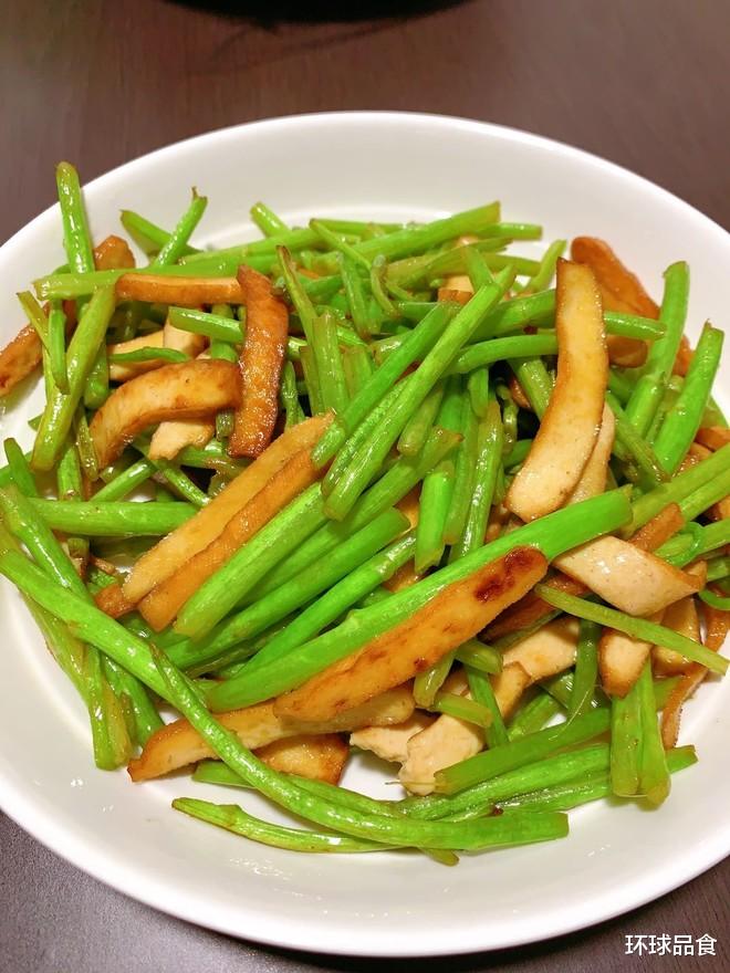 芦蒿|秋季，少吃鸡肉鸭肉多吃它，刮油排毒，补钙质，肠道通畅了