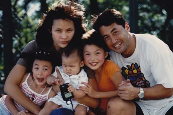 男神|喜讯！女儿正式将与同性女生完婚，TVB男神对“女婿”赞不绝口