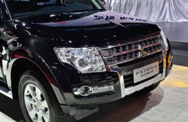 『丰田普拉多』丰田霸道50万太贵看它！2020款才30万出头，配V6缸四驱+两把锁