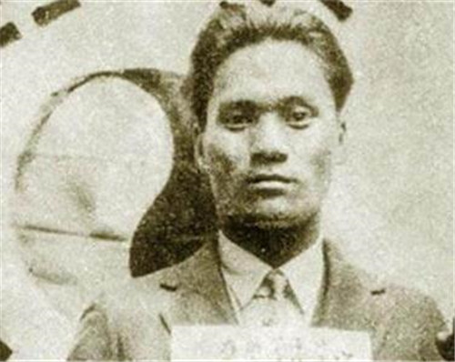 王亚樵|王亚樵出手救下被辱少女,少女谢恩后却掏出手枪,他的反应奇绝