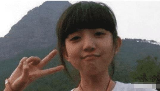 许诺■当年的“剪刀手女孩”，富豪许诺等她10年，如今又过的如何？