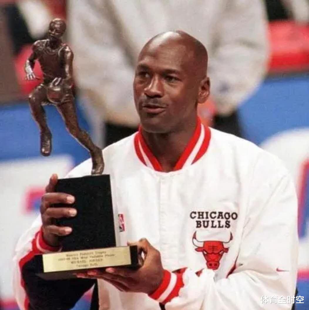 「杨毅」杨毅再造金句，点名哈登是软蛋没有资格打总决赛！没拿过冠军就不是赢家！