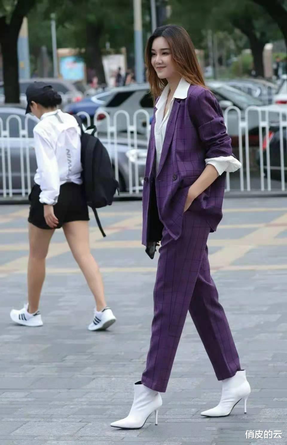 西装|秋季职场穿搭新选择，一身紫色小西装，穿出气场与高贵优雅气质