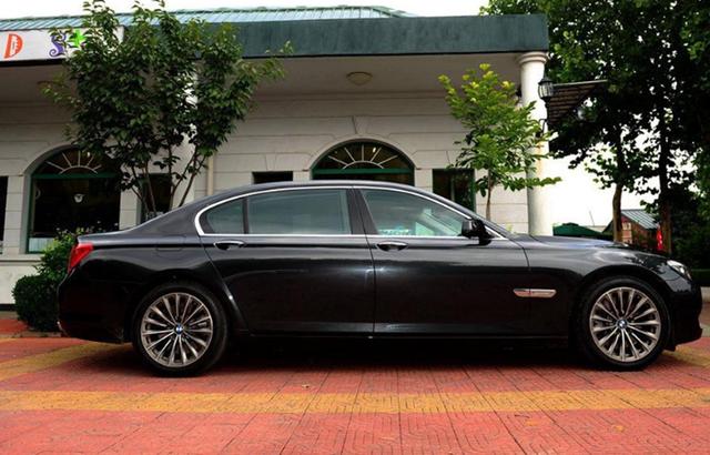 『买车』“选车不能挑白色”，交警：教你一句顺口溜，照做绝对不会买错