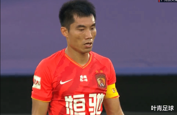 广州恒大|李霄鹏神换人：21岁锋霸出场，压着恒大猛攻！74秒后全队疯狂