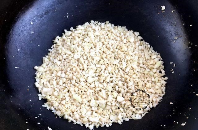 炒饭▲闺蜜用它代替主食,一周瘦了5斤,低脂又饱腹,衣服降到S码