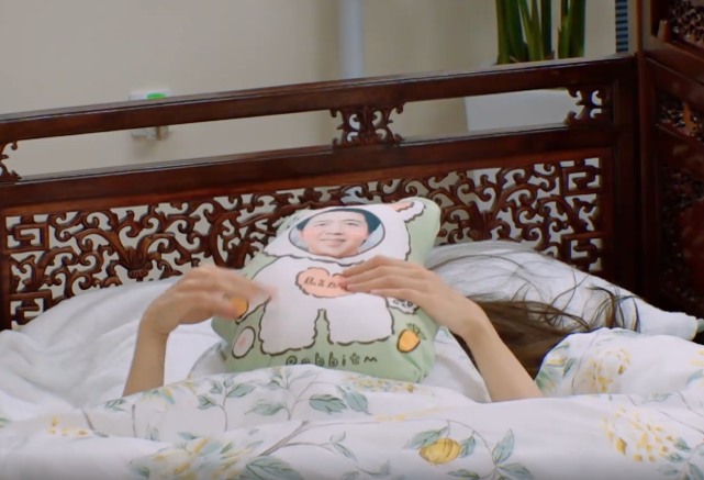 吉娜·爱丽丝|有种卸妆叫吉娜的“睡颜”，镜头特写到脸，眼部比画完眼妆还高级