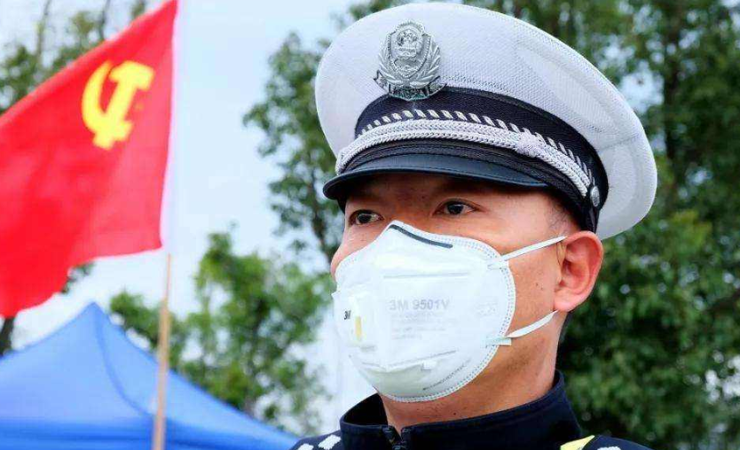 【n95型口罩】学生返校戴N95口罩上体育课，当医生的妈妈急了：快摘掉