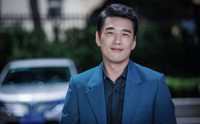 王耀庆|46岁娱乐圈第一霸道总裁“人设崩塌”：他可以渣，不可以穷！