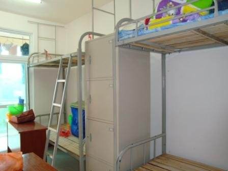 【舞台】对于高三学子来说，高考前的黑暗压力是最大的