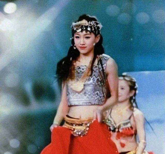 「青春有你第二季」《青春有你2》主题曲C位竞争压力大，许佳琪孔雪儿安崎都败给了她