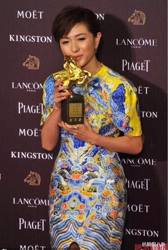 万茜|当万茜穿上龙袍礼服，皮肤蜡黄畏畏缩缩身材差，和范冰冰天壤之别