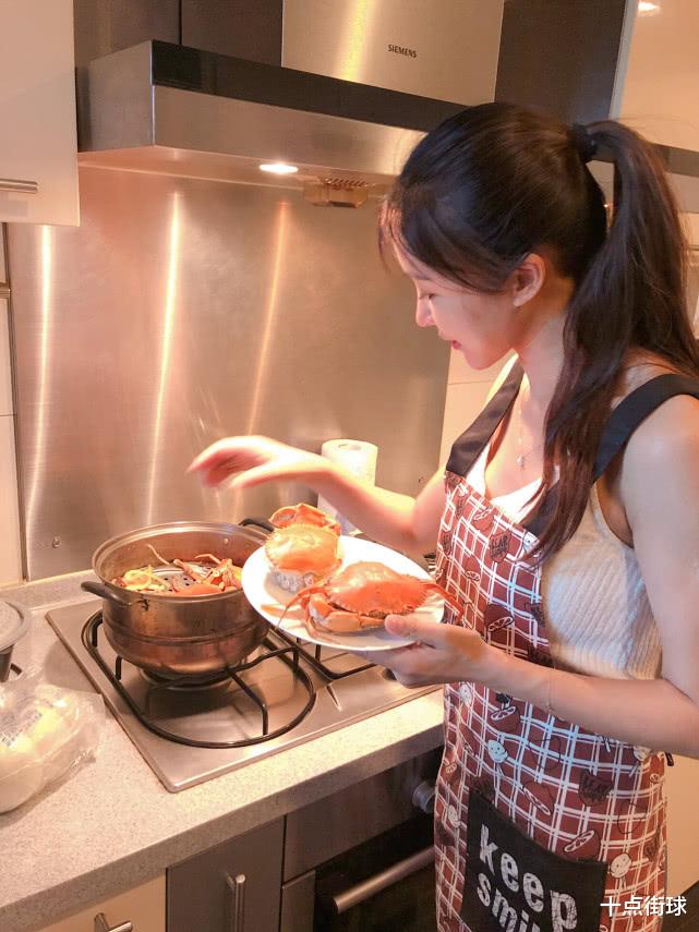 周玲安@中国最美NBA女主播因疫情留守美国，如今跨界当歌手出嘻哈单曲！