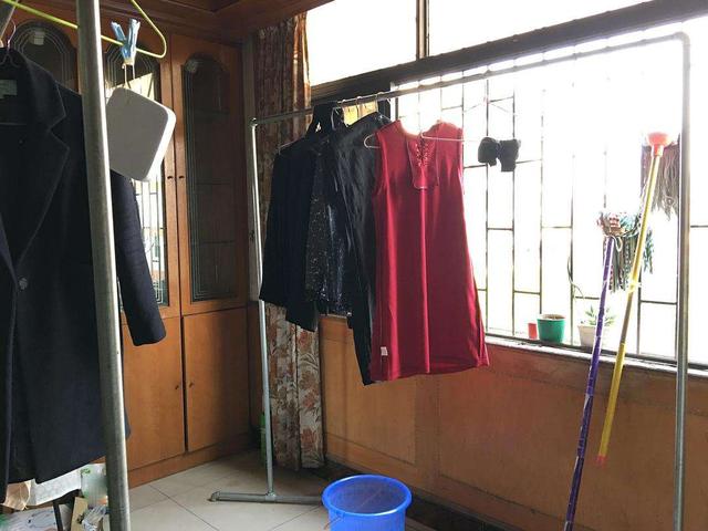 「」现在流行阳台装这种柜子，洗完的衣服挂进去，30分钟干透也无异味