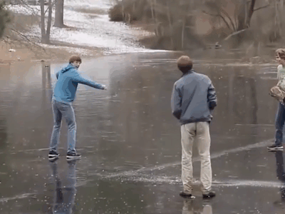 |这父亲也太逗了,孩子都要大学毕业了,他还以为今年参加高考