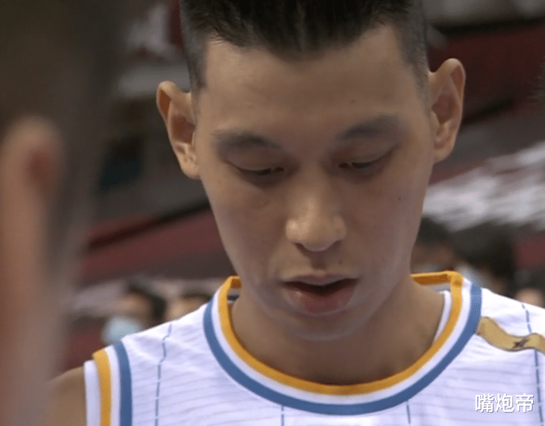 『辽宁男篮』CBA复赛最大争议犯规！辽宁铁卫重现坐赵睿一幕，半空狠压书豪后背