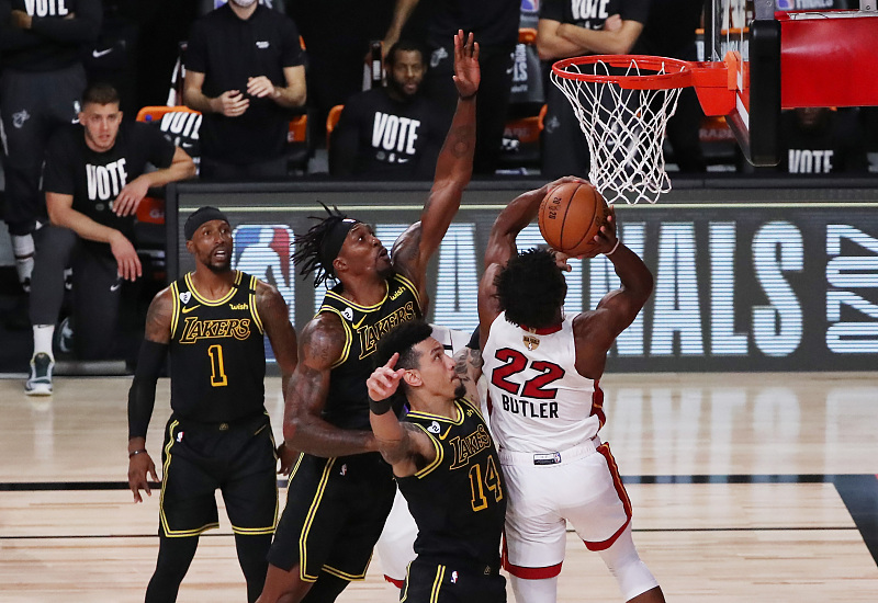 巴特勒|詹眉合砍68分25板10助仍输球，对不起，你们碰上NBA历史第一人了