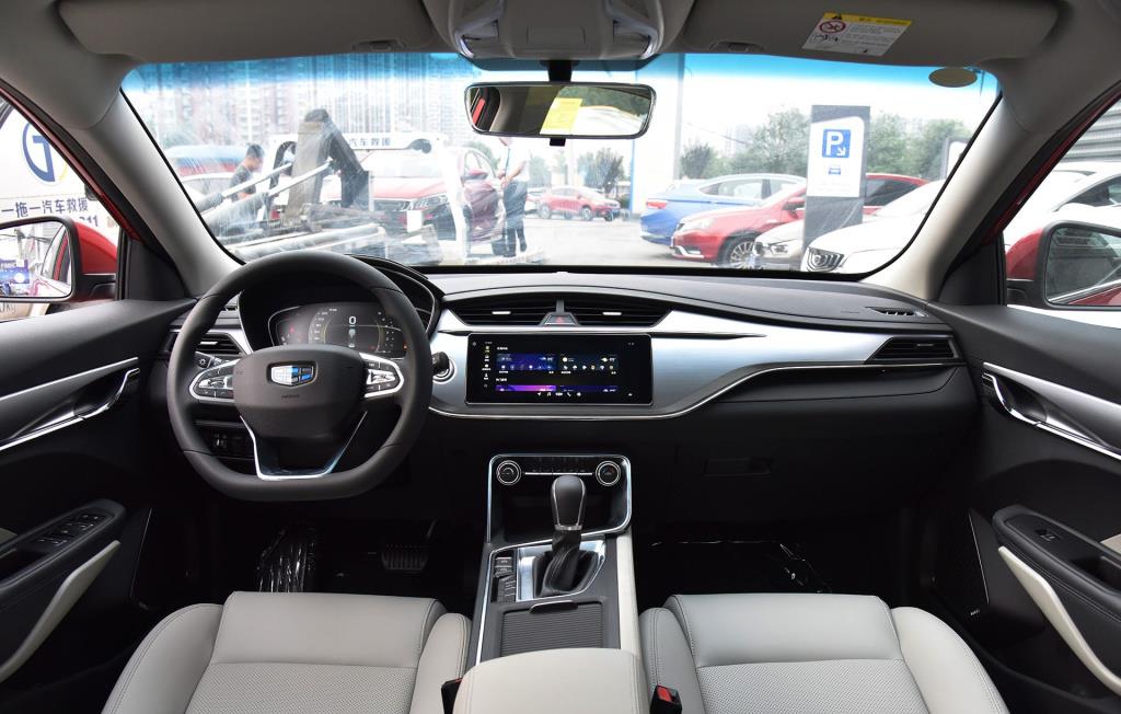 吉利缤瑞@花9万提辆吉利缤瑞值吗？行驶8000公里后，车主憋了几句话想要说