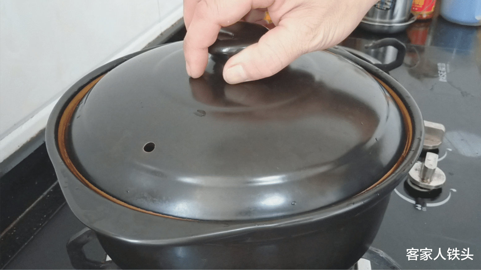 「玉米」客家传统焖猪脚，拌汁都可以吃3碗饭，做法超简单，4斤带汁吃光光