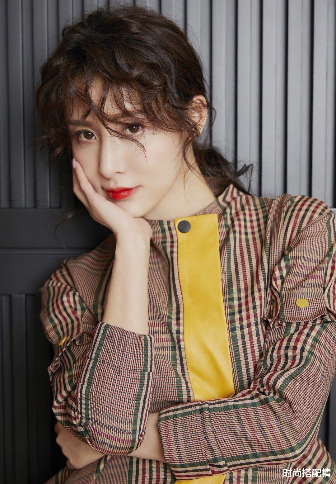 「卷发」贾青换造型师了?这小卷毛挺好看,有眼光!