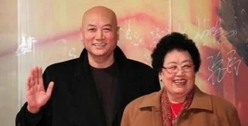 「慈禧太后」慈禧后人身价达525亿,拥有故宫旁一条街,她不上桌全家不开饭