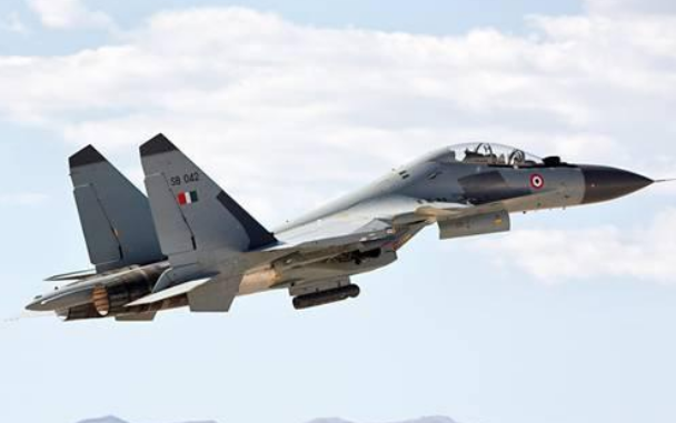 印度：大批印军刚抵达边境，大批导弹一字排开瞄准，指挥官被迫下令后撤