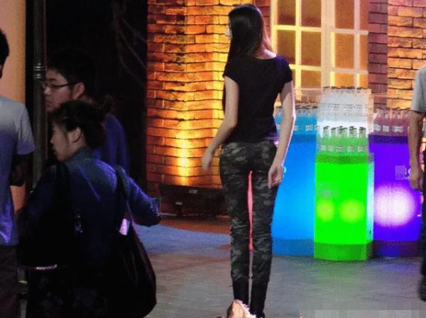 迪丽热巴|迪丽热巴出道前性感照流出,身材不输柳岩,尤其是臀部