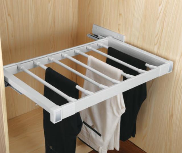 ▲定制衣柜需要注意5点问题，务必记住别做整堵墙衣柜，太坑了