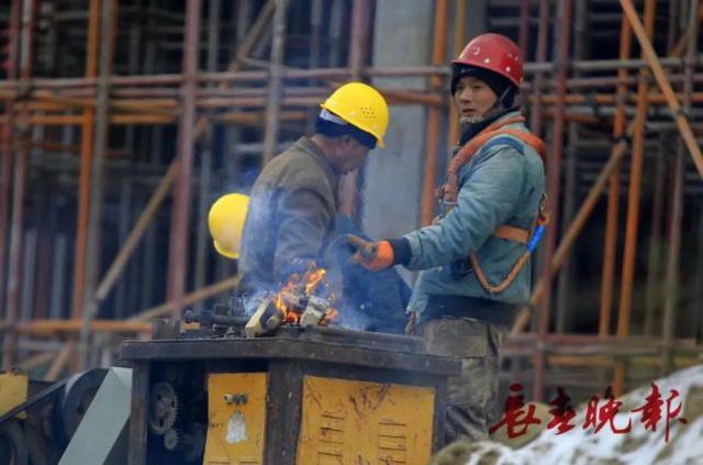 长春晚报 点赞!寒潮下,他们用坚守温暖了这座城