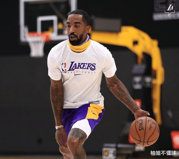 湖人队|50分太炸裂!JR投成库里,维特斯横如韦少,湖人后卫线全成板凳匪徒