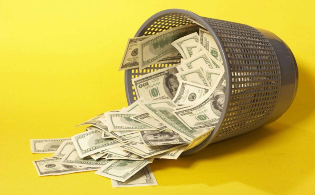 伊朗▲终于轮到美国低头，宣布用人民币替代美元后，美元地位或崩塌