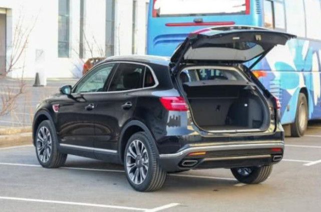 红旗@全系标配2.0T 224马，造型不输宝马X3，中型豪车不足20万