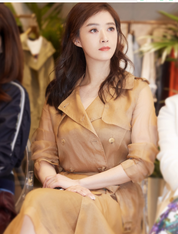 蒋欣：蒋欣减肥成功退出微胖界，近照瘦成“少女腰”，四肢纤细太迷人