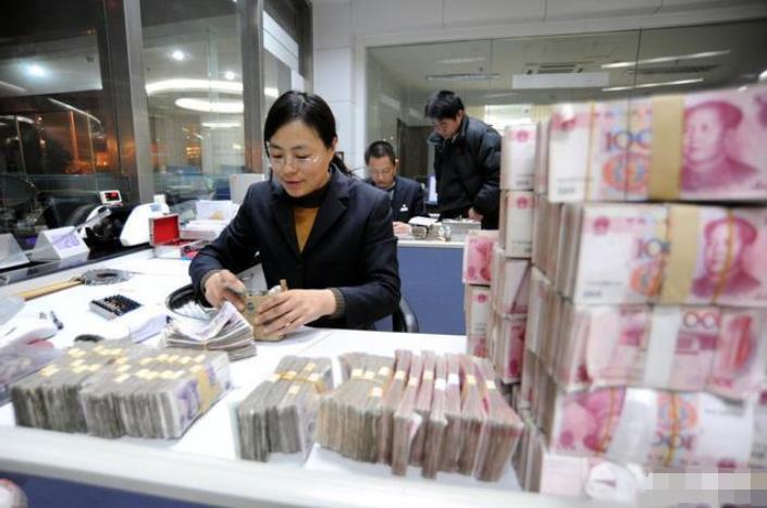 马云■如果马云把3150亿全部套现存银行，每年的利息有多少？