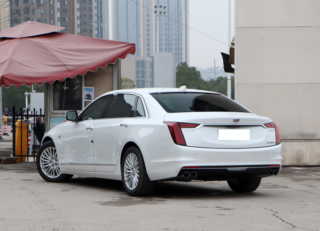 动力|车长超5.2米的凯迪拉克，优惠9万，后排可翘二郎腿，气势不输5系