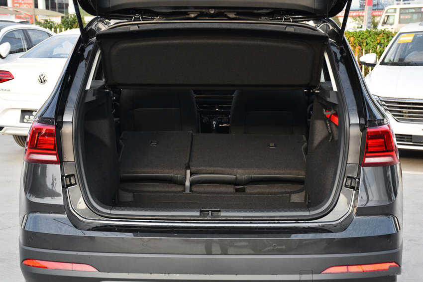 大众汽车■大众也放下“尊严”！从17万下探到12.8万，30天卖了12806辆