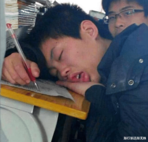 【】初中生公认“最讨厌”的3种同桌,碰上最后一个,立马找老师调座