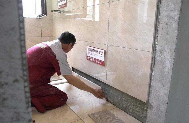 |墙砖和地砖谁先铺？我家师傅搞错顺序，多花2万，气得老婆换师傅