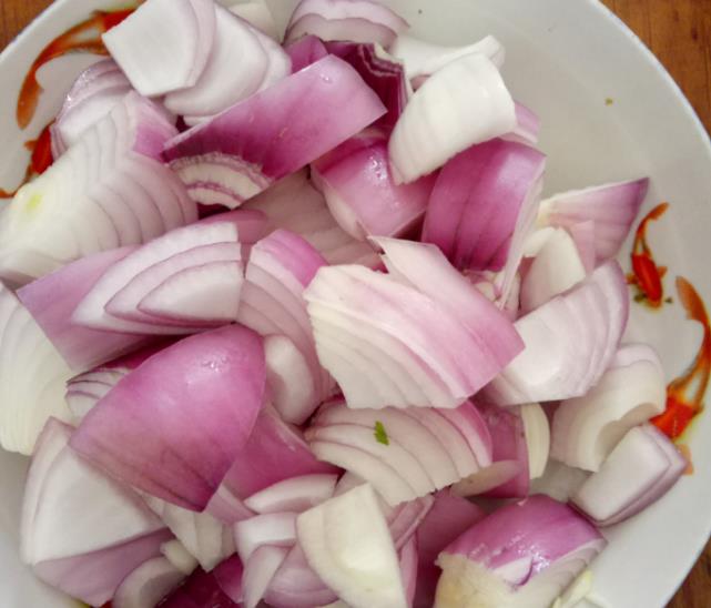 「洋葱」洋葱加它一起炒，天然“血管清洁剂”，好吃美味，血管越来越通畅