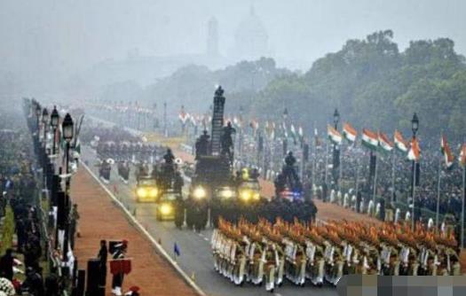 「印度」世界上最“荒唐”的阅兵式，用模型来代替武器，还引以为豪
