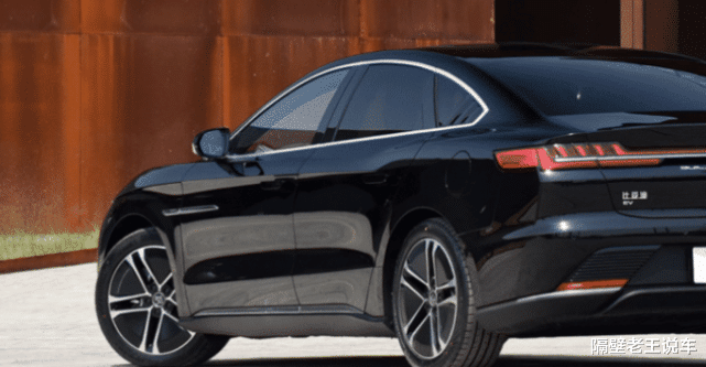 「比亚迪汉」比特斯拉漂亮10倍，比奥迪A8还有范，车长5米，零百3.9秒，仅23万