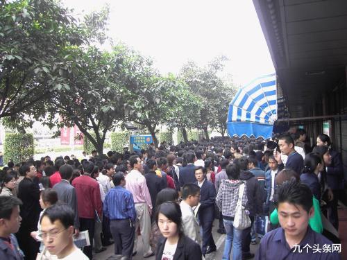 |前有5千多万失业大军，后有800万毕业大军，僧多粥少该怎么破？